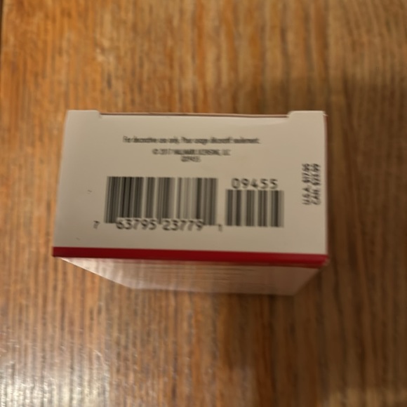 Hallmark keepsake ornament, 2017 third in the Mary Hamilton’s Bears series - Picture 3 of 3